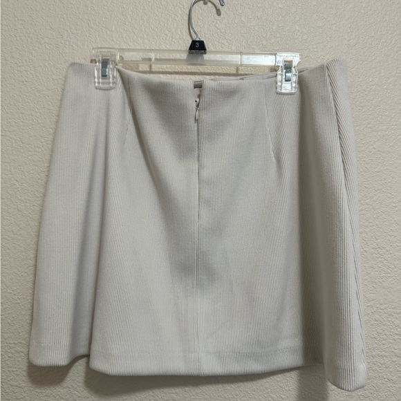 Mini skirt - Picture 2 of 3